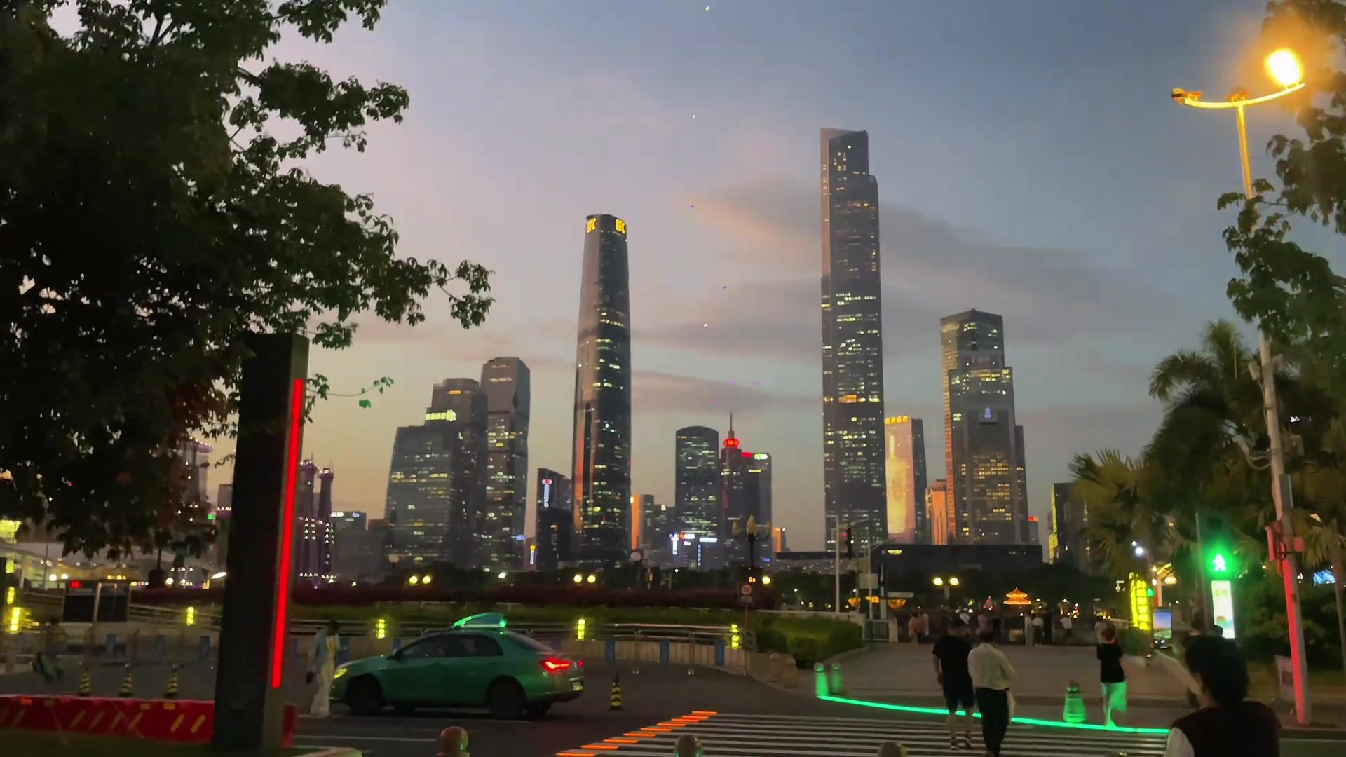 黄昏下的“珠江新城”都市氛围感拉满！