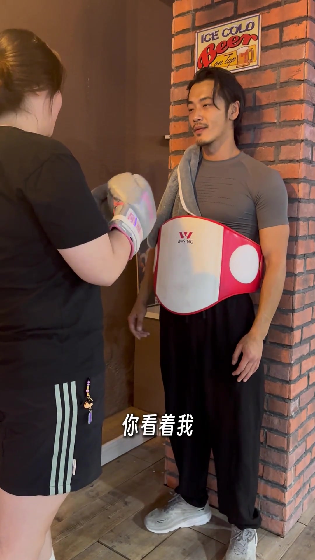 这三拳给老哥眼神都干清澈了