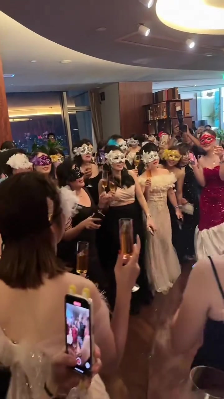 什么聚会咋还要带面具啊