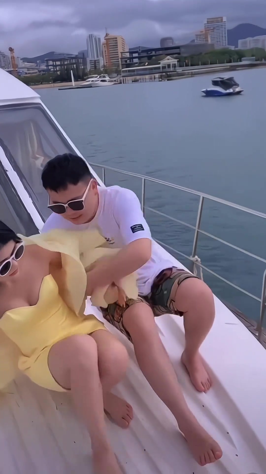 没阳光在海上拍照还是差点意思啊
