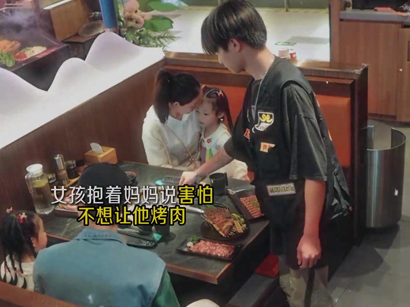 小孩被教育的挺好的，让人喜欢