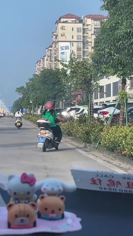我看看怎么个事小偷偷了都不知道怎么开走
