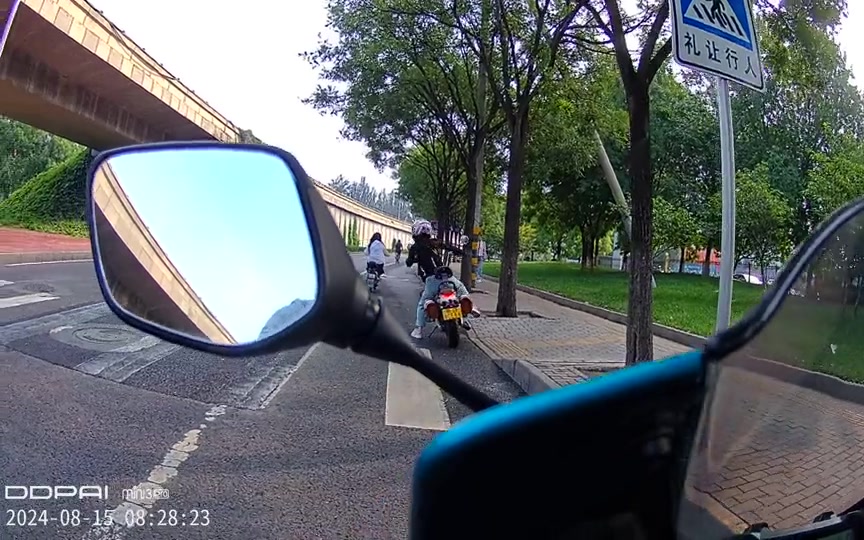 一辆摩托车一辆电瓶车！谁的责任大