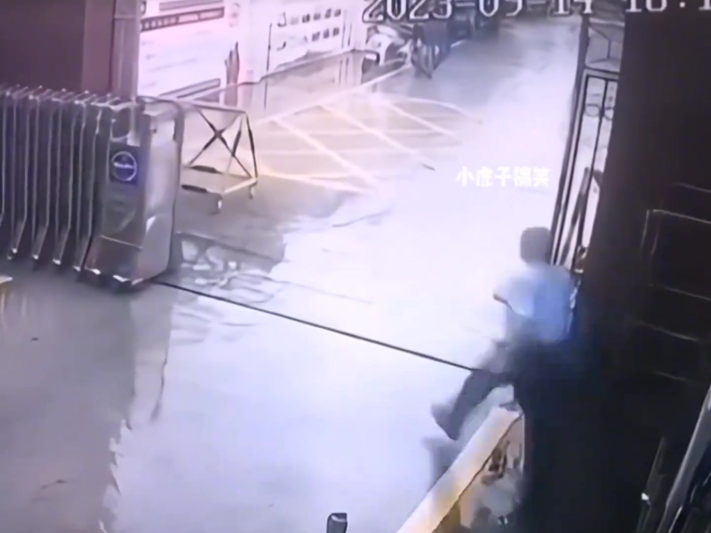 保安大爷什么玩意嗖一下就过去了，不好是我的工作！