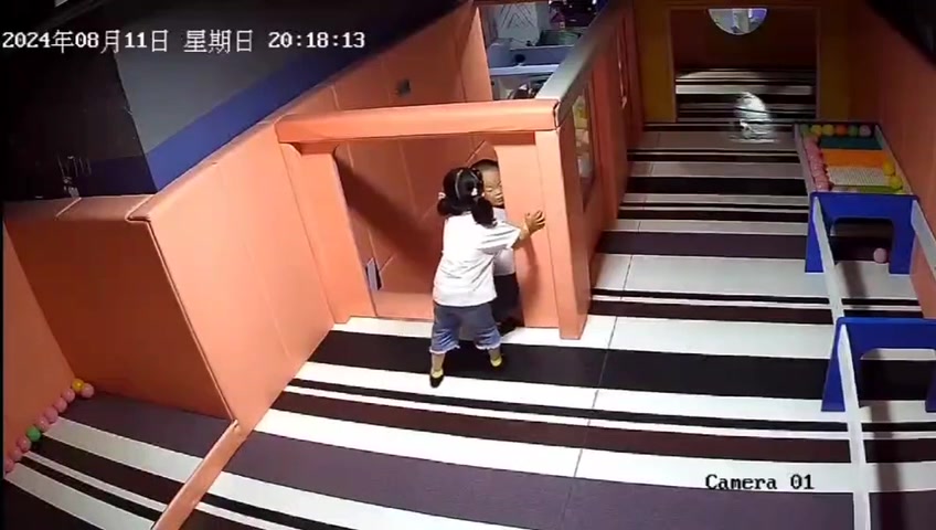 这个小女孩咋就这么坏呢