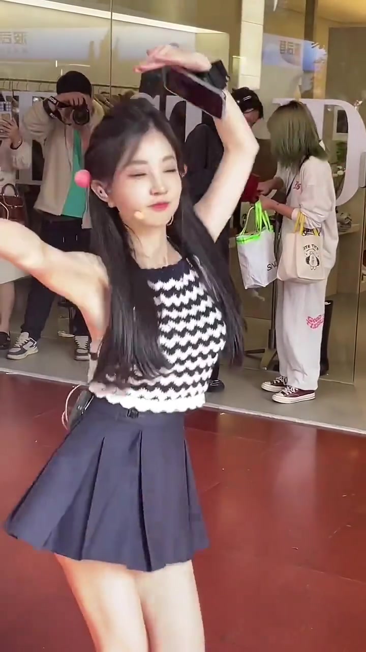 冯提莫的花手摇起来，谁都不爱