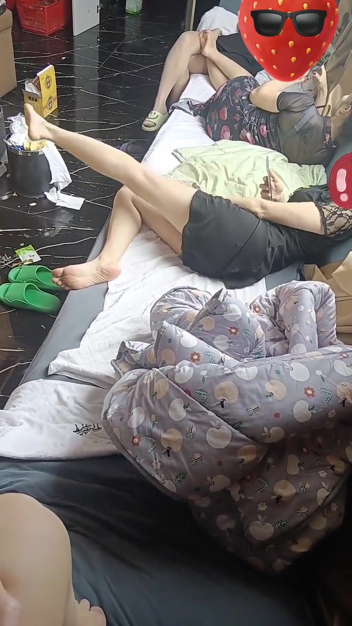 如果是脚痒了，可以喷点花露水...