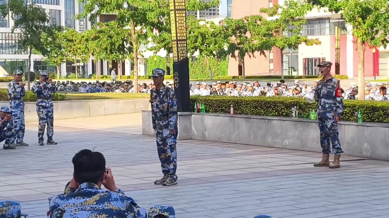 眼里没有对爱情的渴望，全是对艺术的追求！
