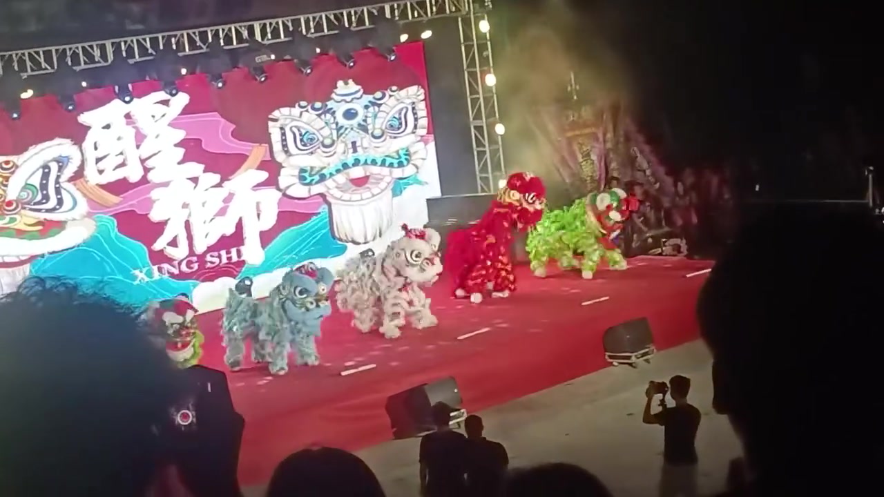 这对吗！年轻人：礼崩乐坏啊！这还是舞狮嘛