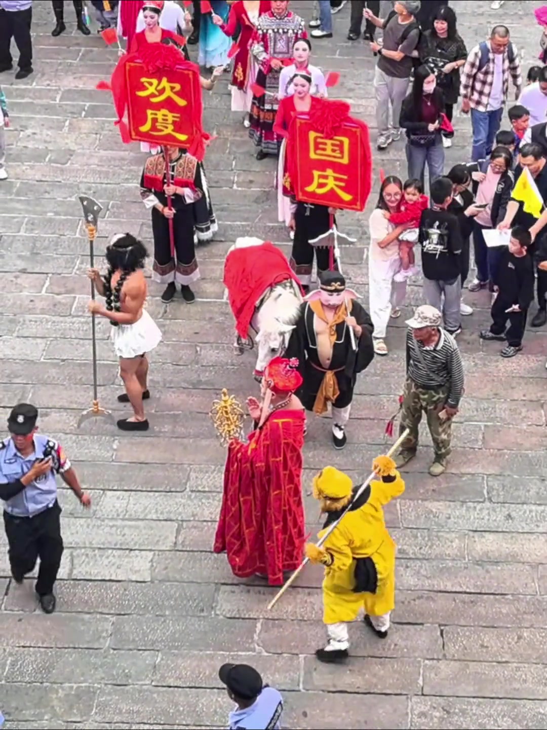 沙和尚都扭成骚和尚了，牵白龙马的大爷都移不开眼了