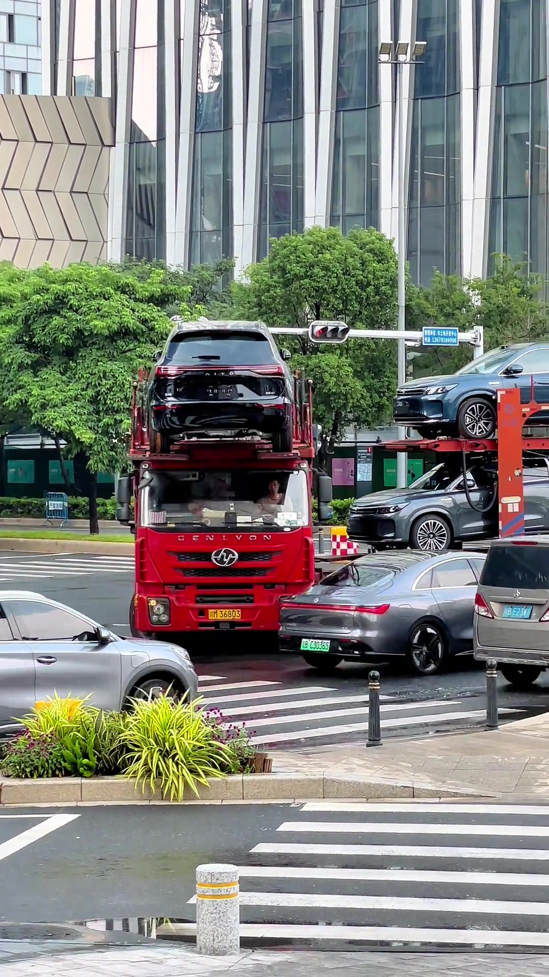 开这车需要技术还需要胆量