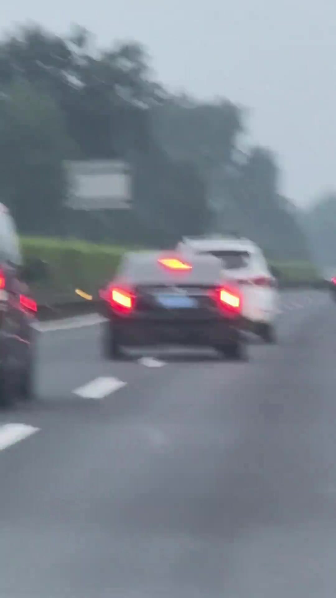 刹车亮了40公里没熄过，肚子都要笑痛