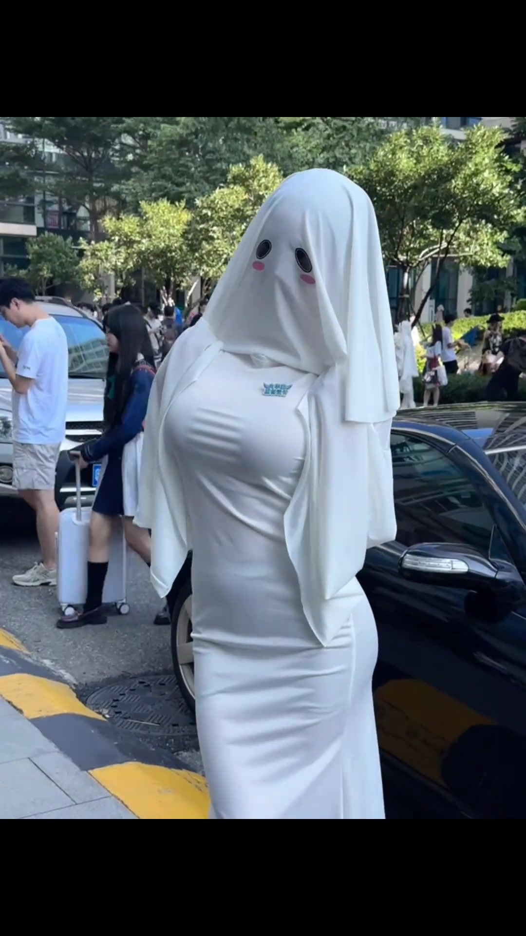 大姐姐的万圣节战袍前凸后翘