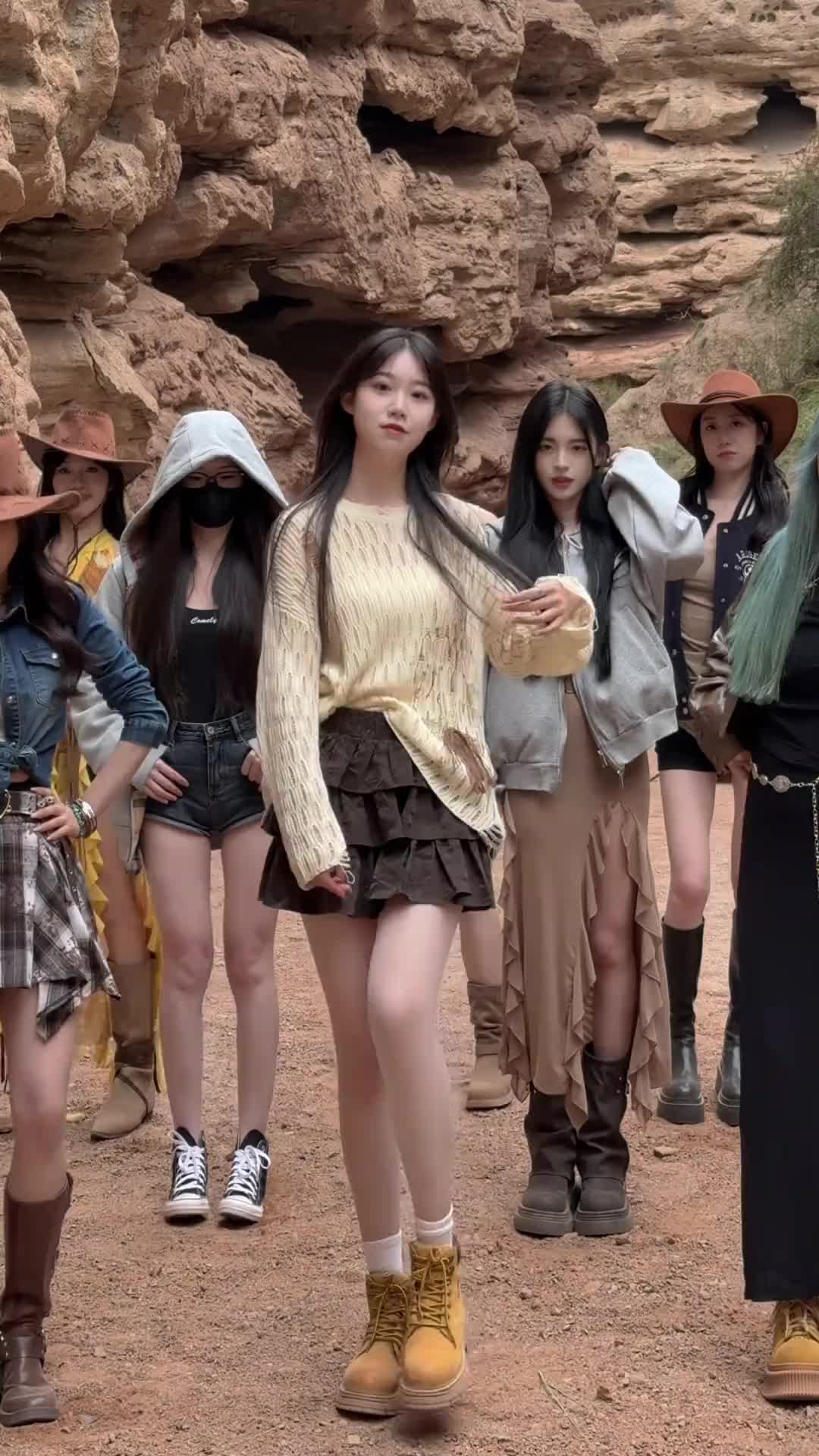 年轻真好！小姐姐们放假可以一起去浪