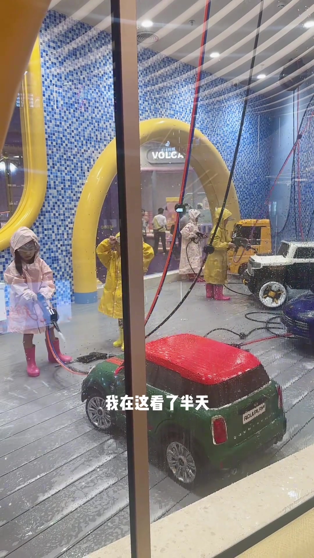 现在小朋友娱乐方式真多