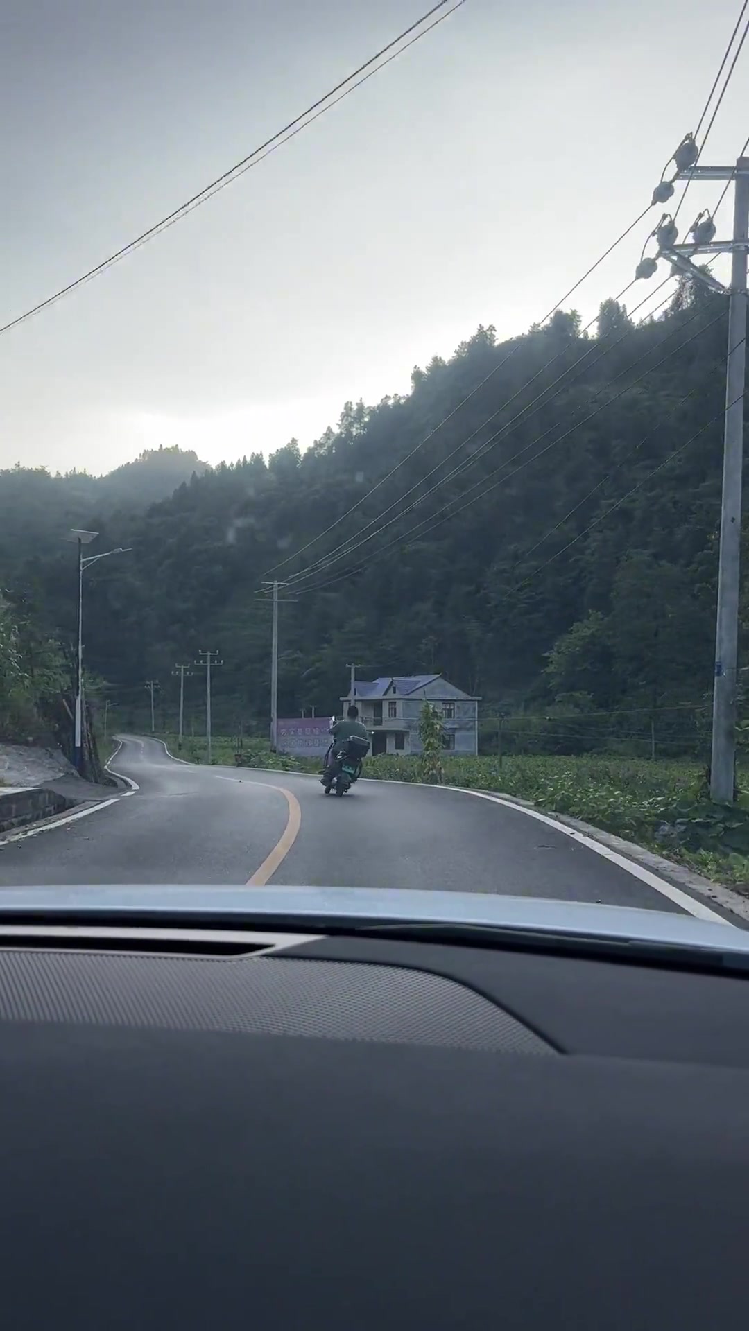 他掉沟里了算谁的责任