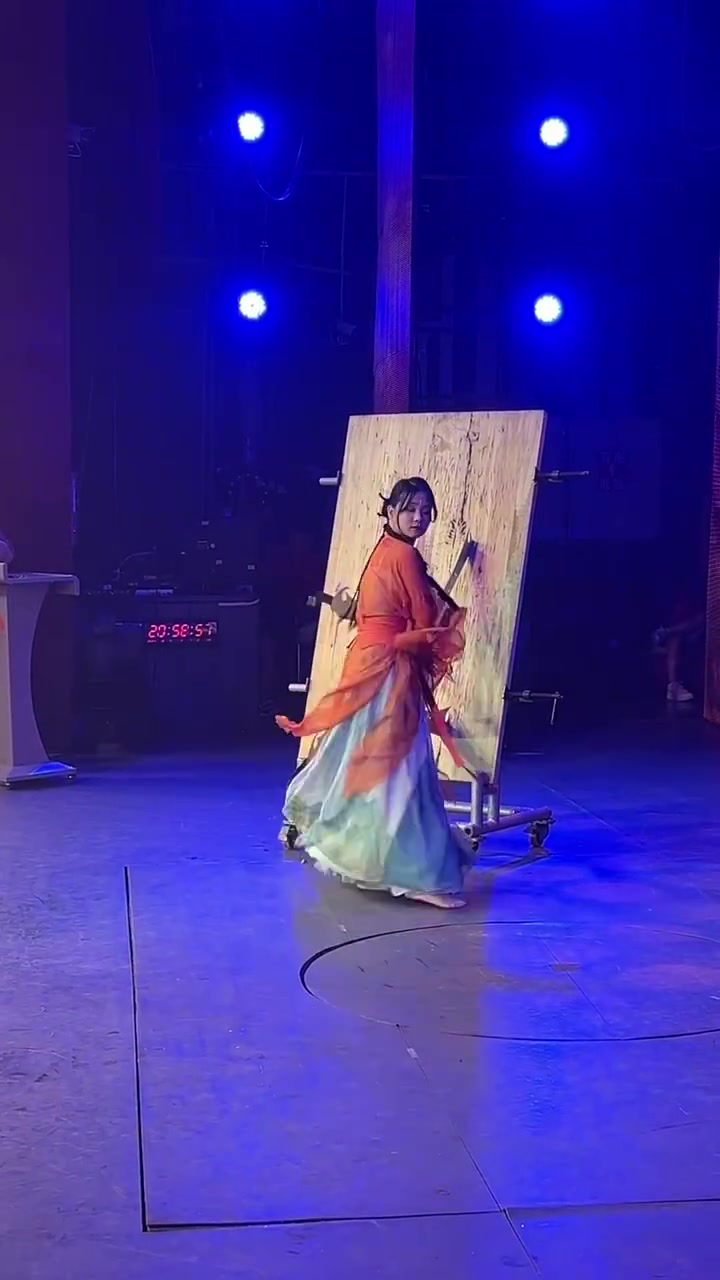 砸中了咋办！这钱挣的我不眼红！每一下都是暴击！！！