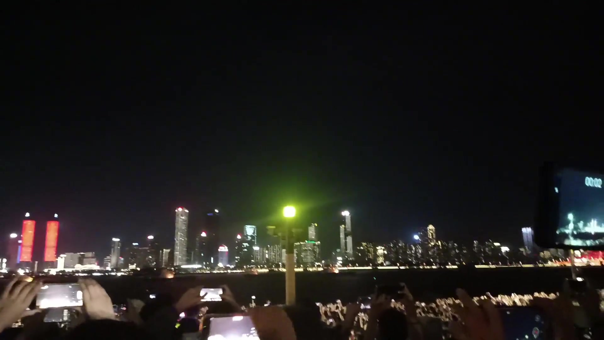 这破手机，我不说你知道我拍的是烟花吗