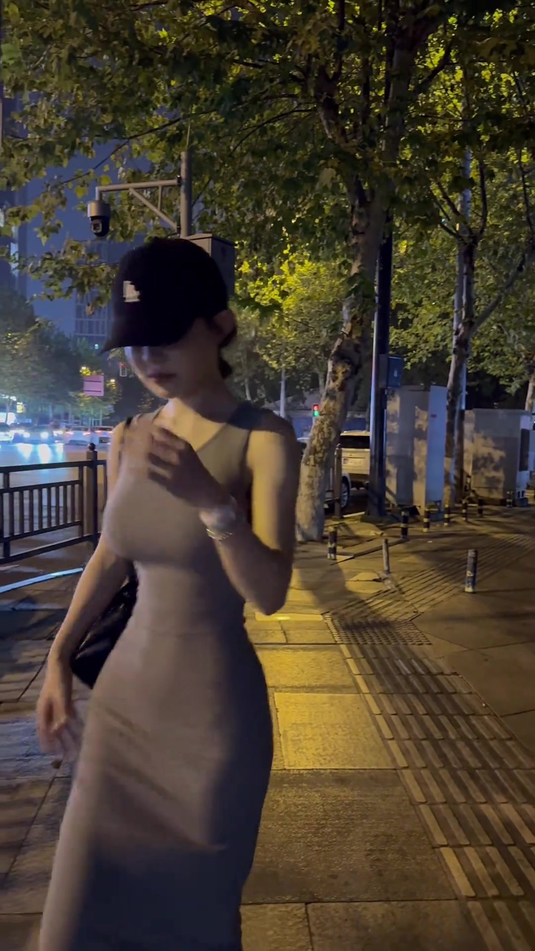 深秋了，这种身材的闺蜜应该得意不了几天了