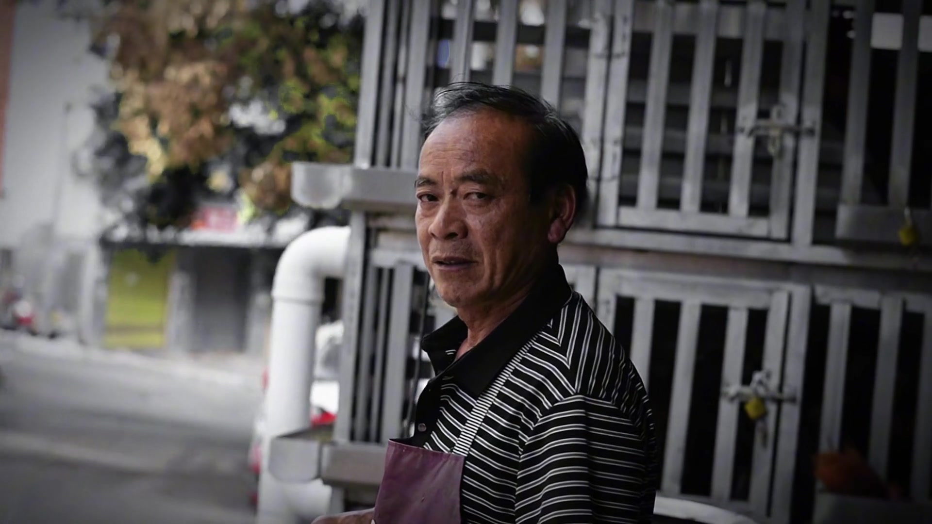 好家伙！配上一个BGM好好的菜市街也能拍成悬疑片