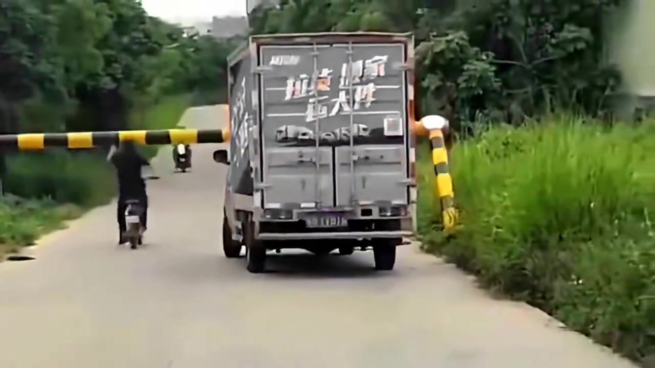 这操作驾驶员都懵逼了