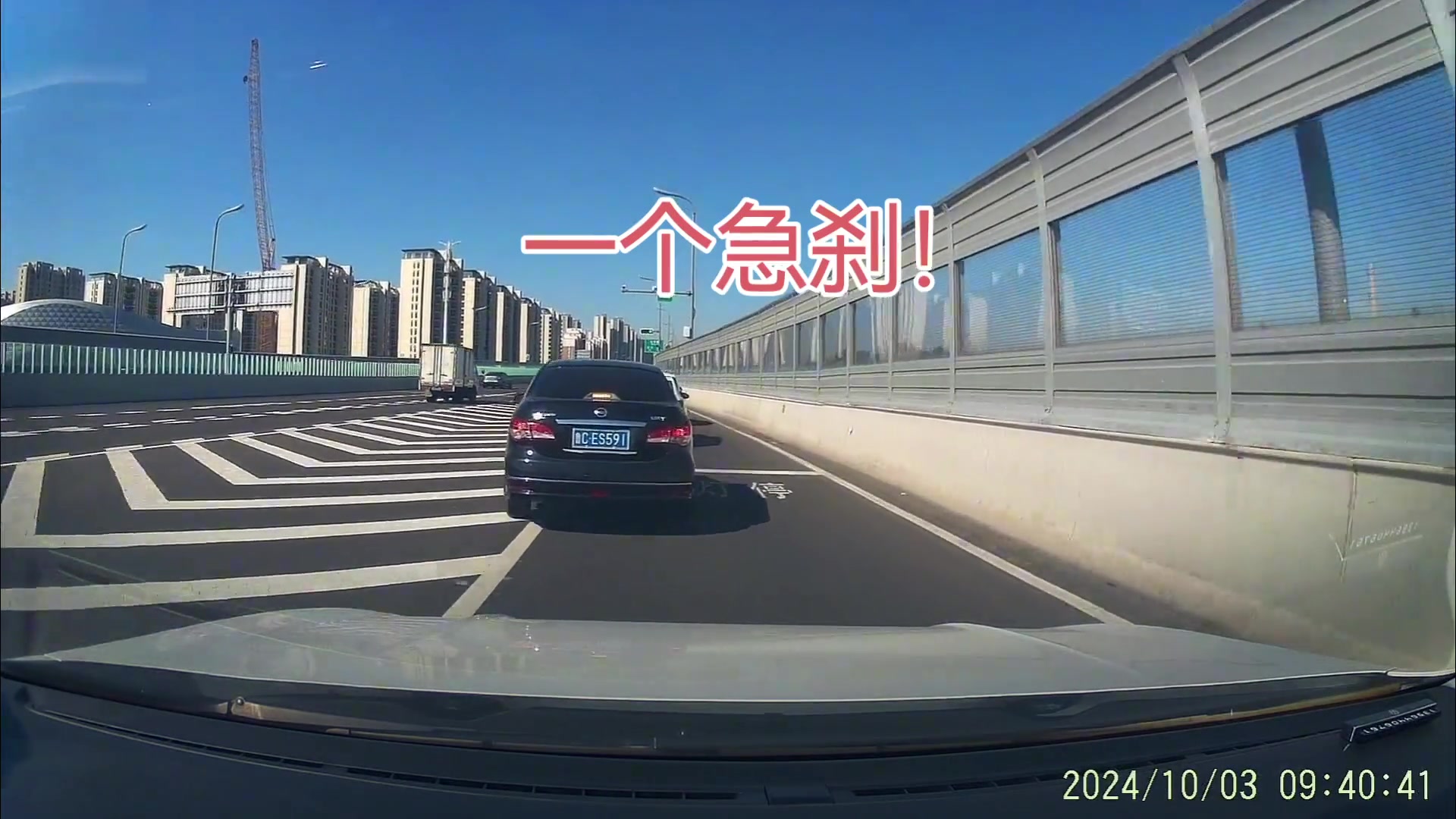 路遇大聪明轩逸车主，，，有点抽象