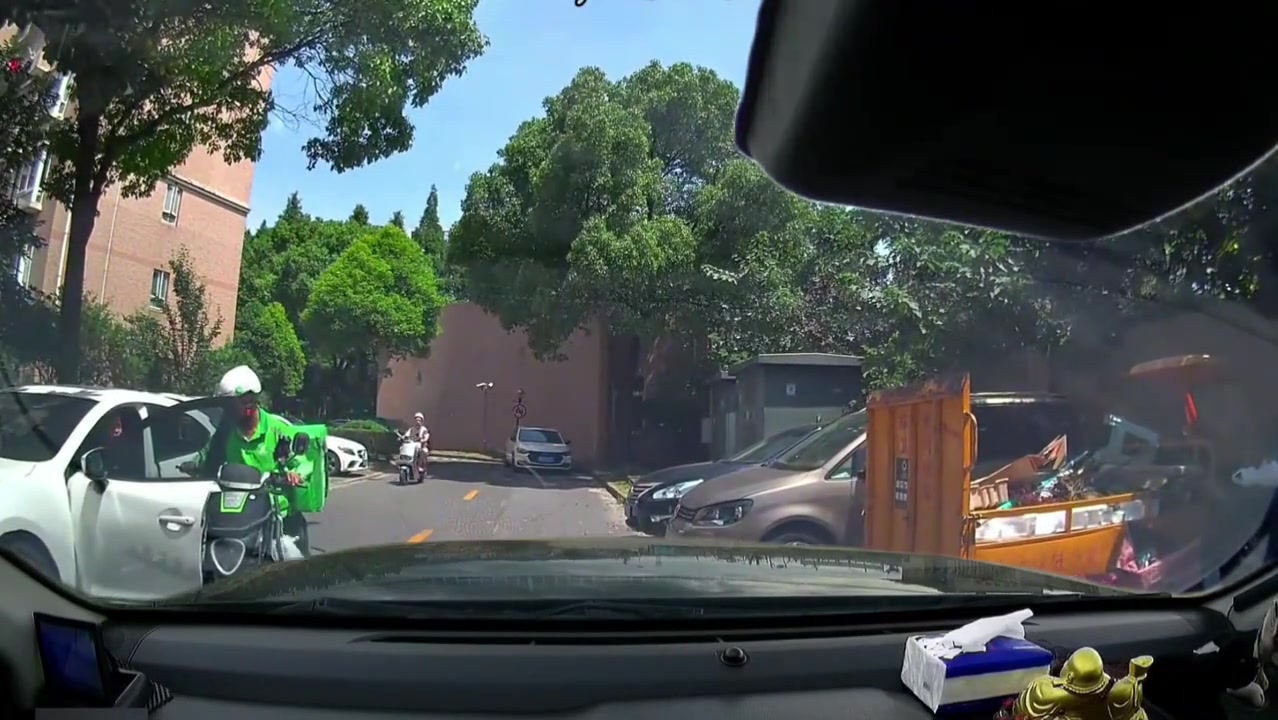 开门需注意后侧来车
