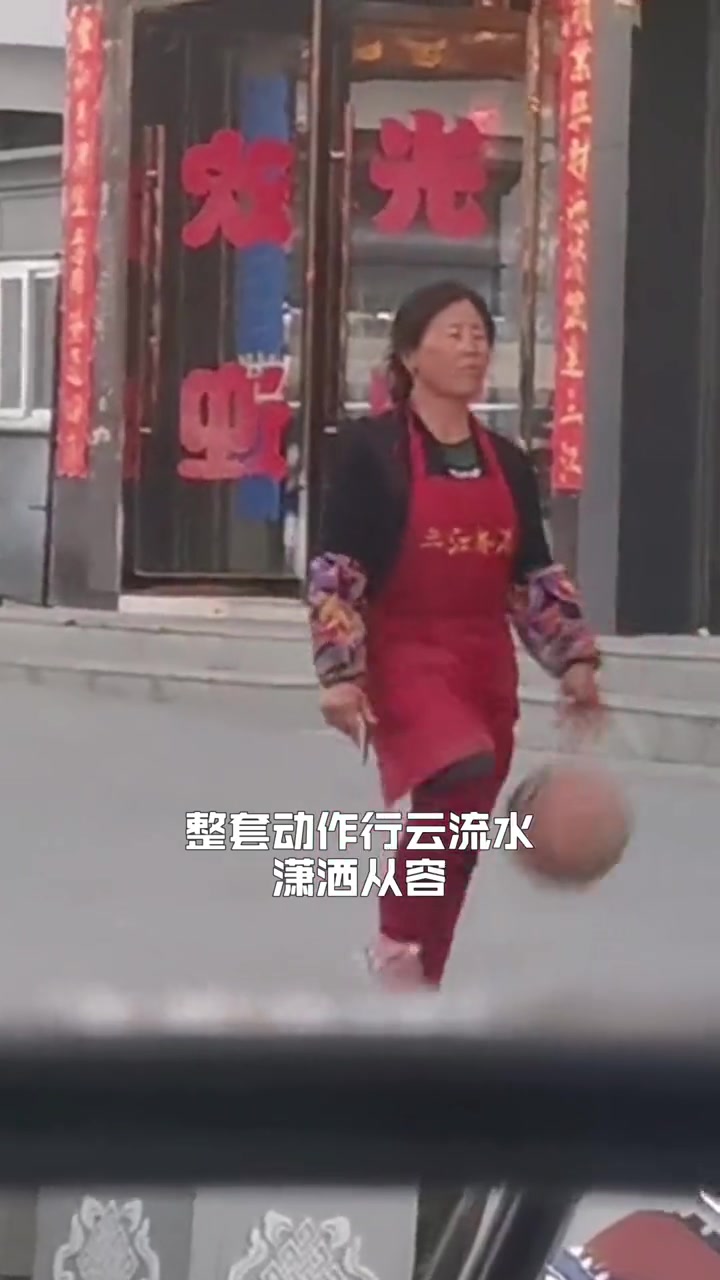 饭店阿姨这一操作看呆路人果然高手在民间
