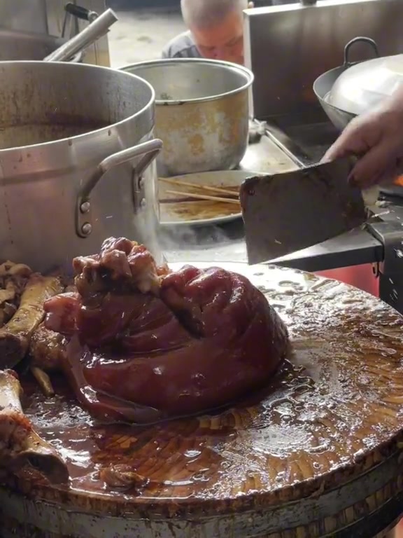 这一碗猪脚饭，是多少漂泊人的记忆