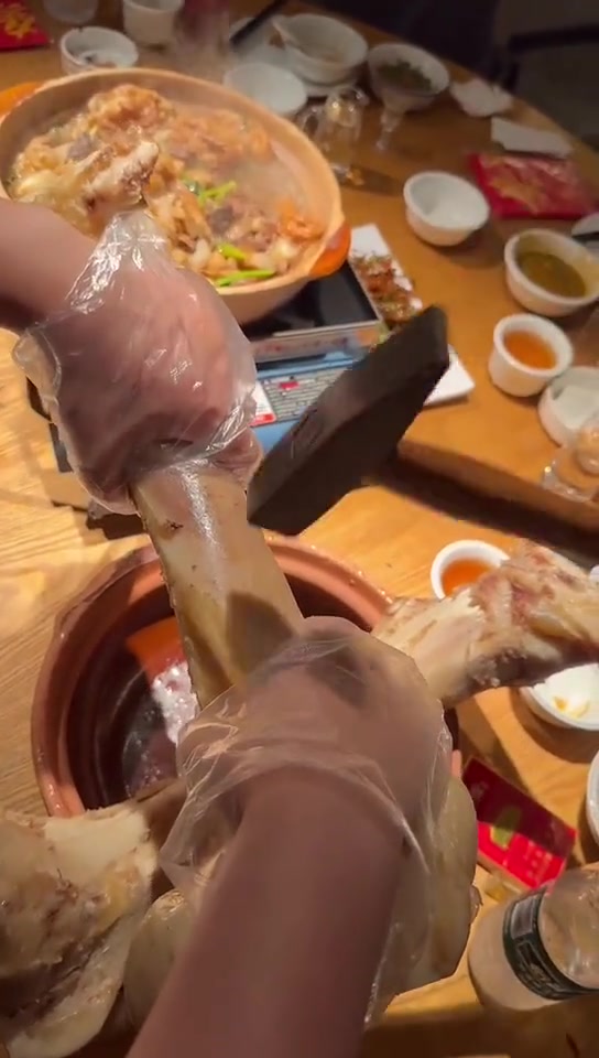这绝对的老戏骨了！骨髓真有长这样的吗