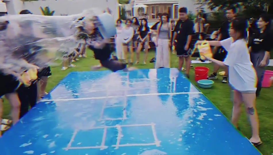 小姐姐开局就被锁头了！！！