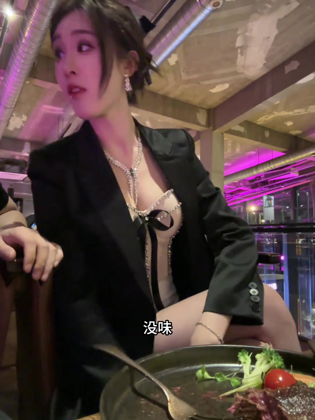 东北小姐姐：吃肉不吃蒜，香味少一半！
