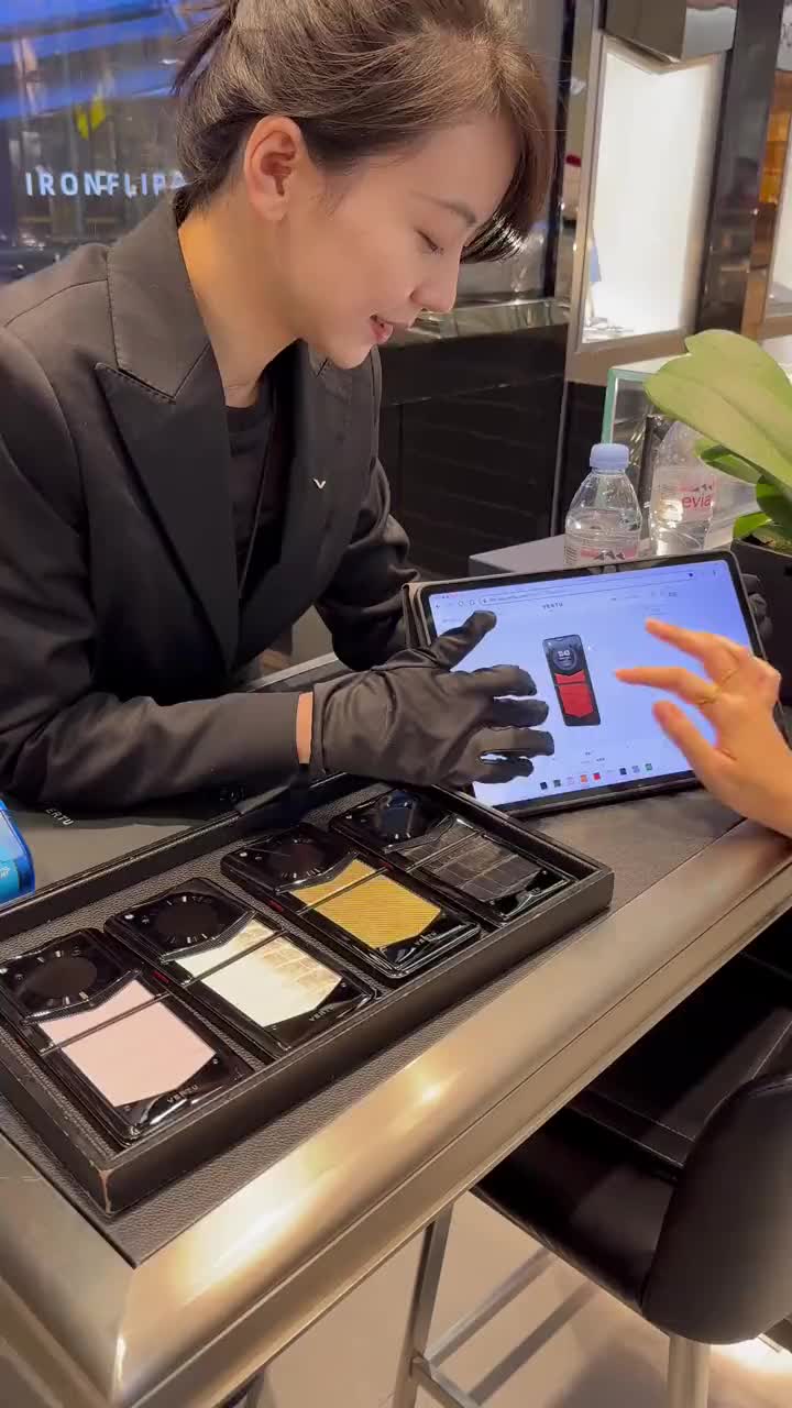 这太尊贵了！买手机和买奢侈品一样