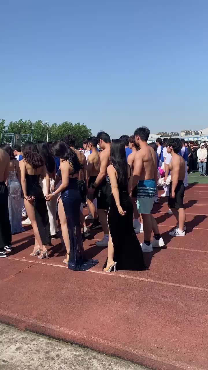 哪个学校的运动会，这身材也太好了吧