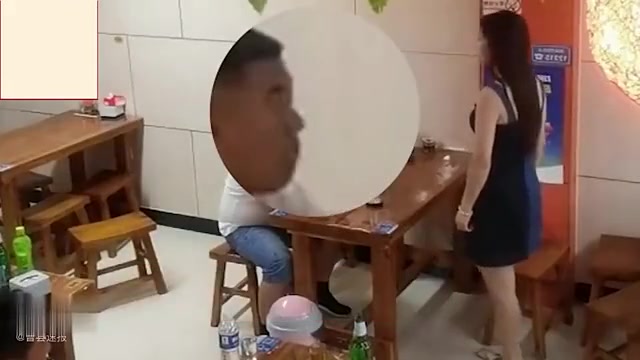 这老板娘真的活该！不让吸烟不会好好说话么