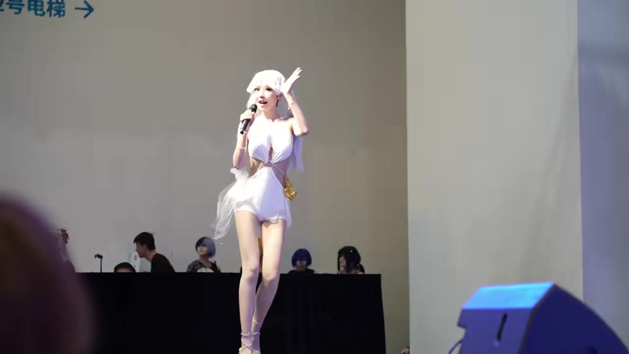 美女穿泳装参加COS活动真是极品尤物