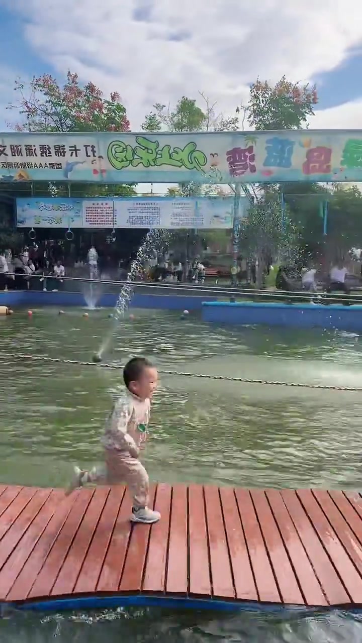 常德网红轻功水上漂，三岁宝宝登场结果
