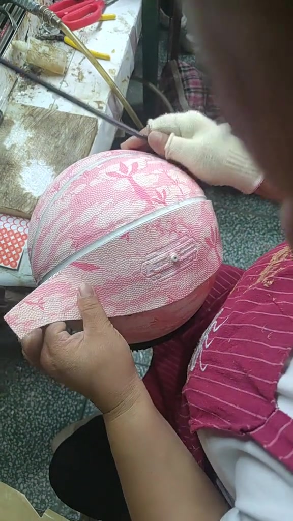 没想到制作篮球的工具竟然是一根筷子！