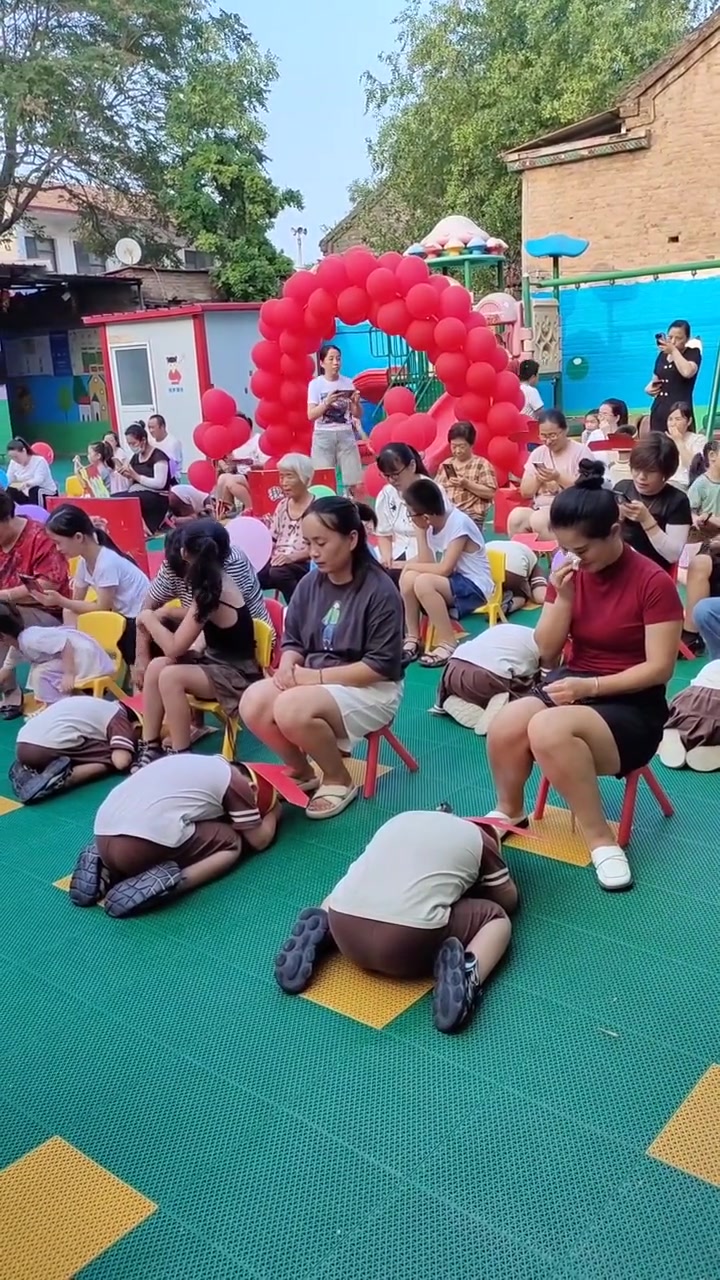 碰到这种幼儿园，吧友们会配合学校参加这种活动嘛！