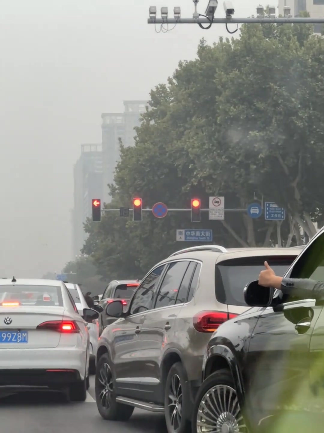 大哥太有礼貌了没办法不让你加进来