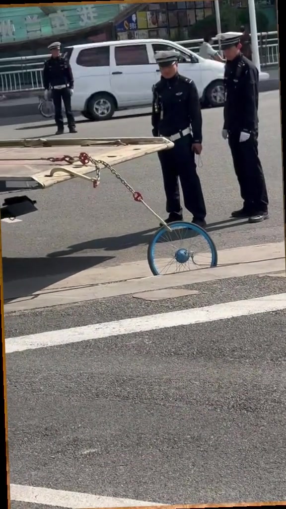 这个单车轮子有自己想法了