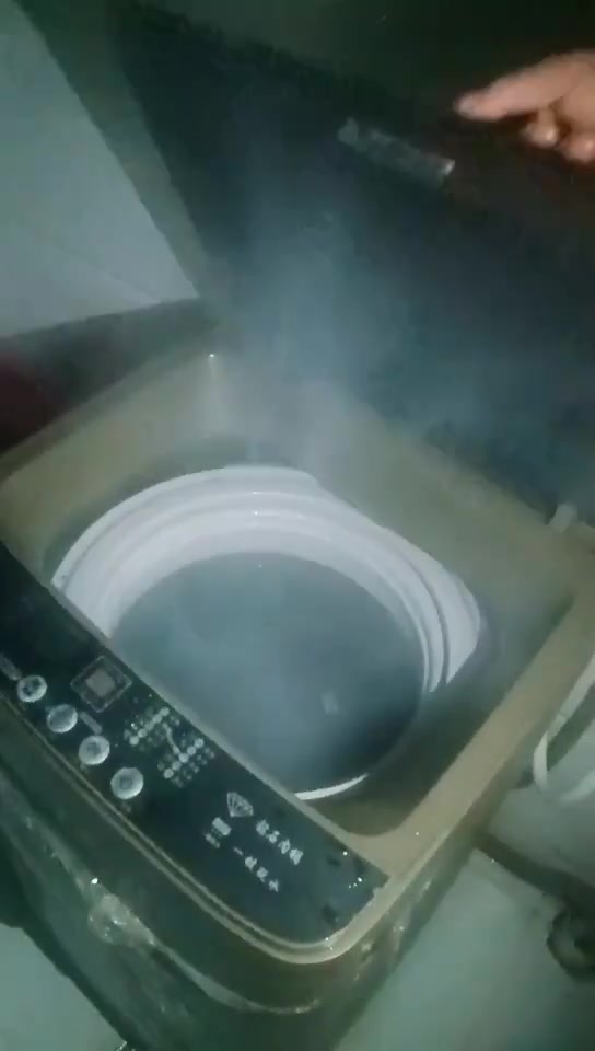 拼多多买的全自动洗衣机，真是全自动差点不用点就自动点燃了