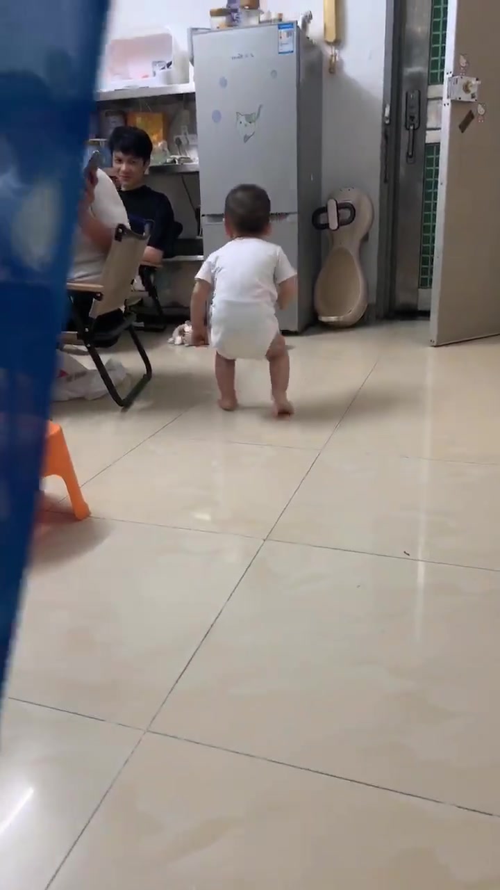 自从看了扭到腰的伯伯走路之后