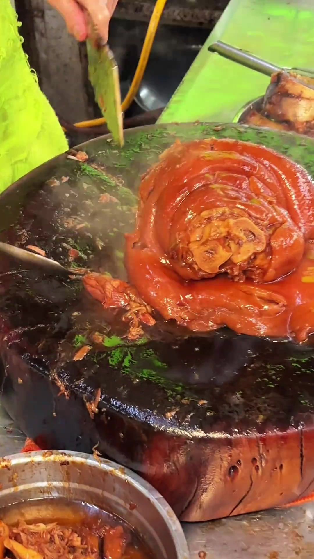 大中午的！来份热腾腾的潮汕隆江猪脚饭