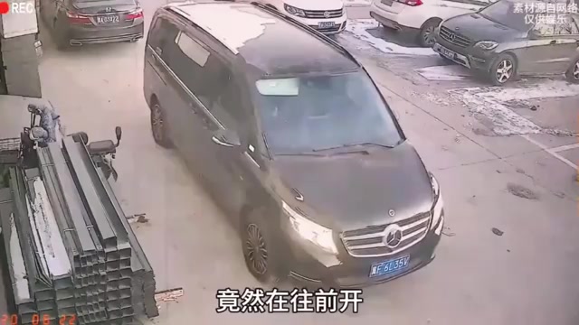监控下诡异的一幕
