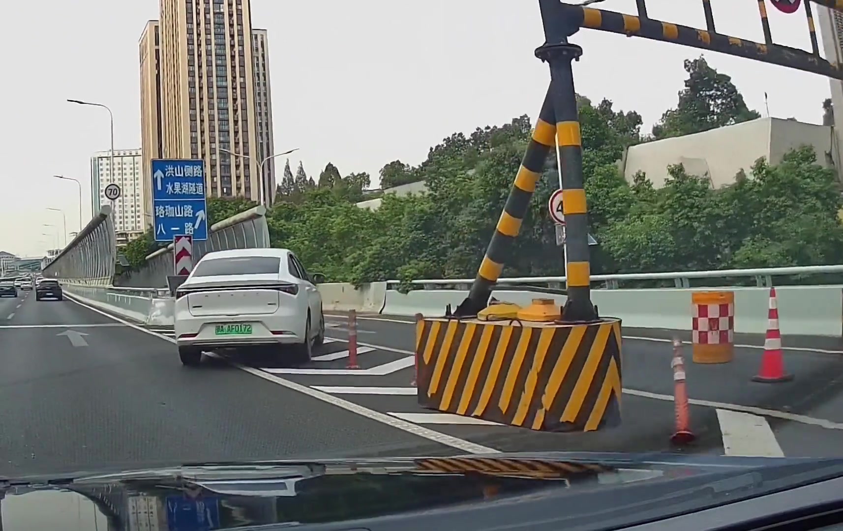 惊呆了！！这路还能这样绕
