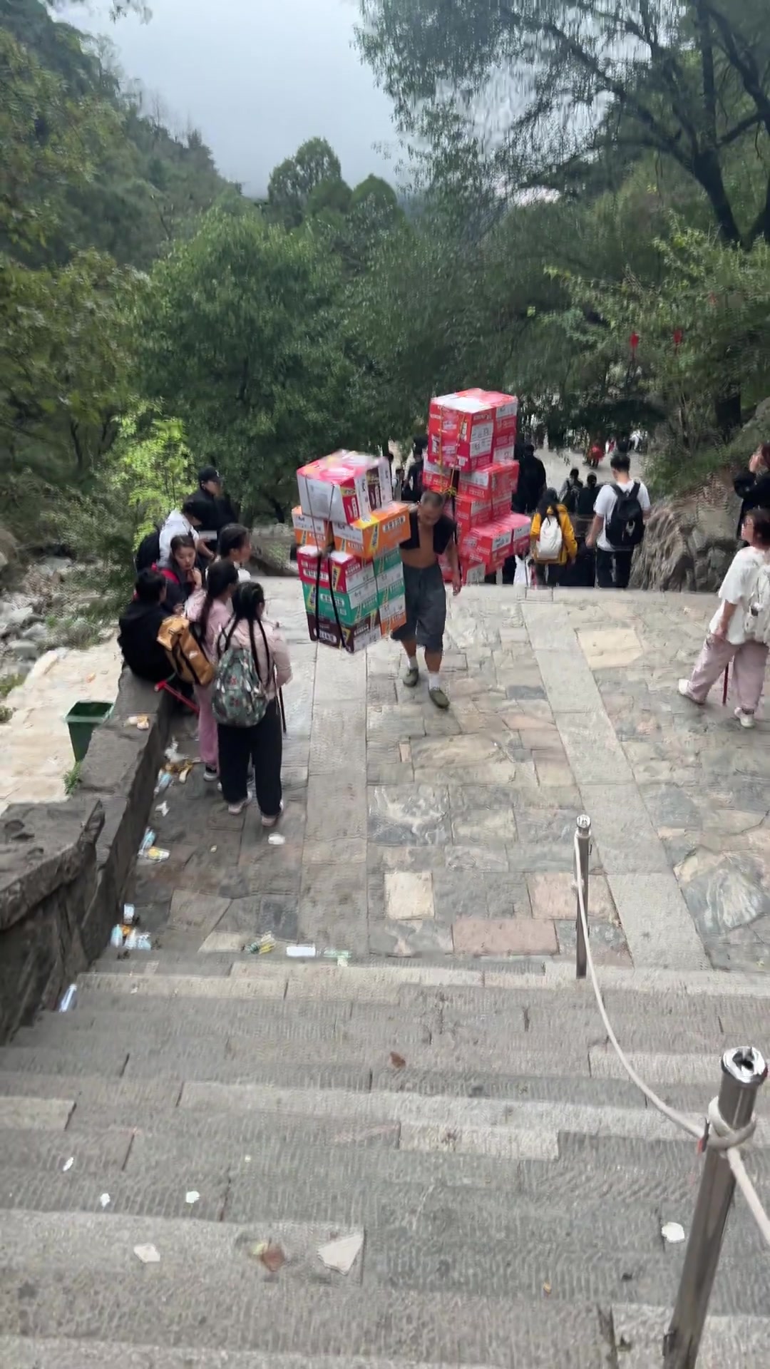 突然觉得山顶上的泡面也没那么贵了