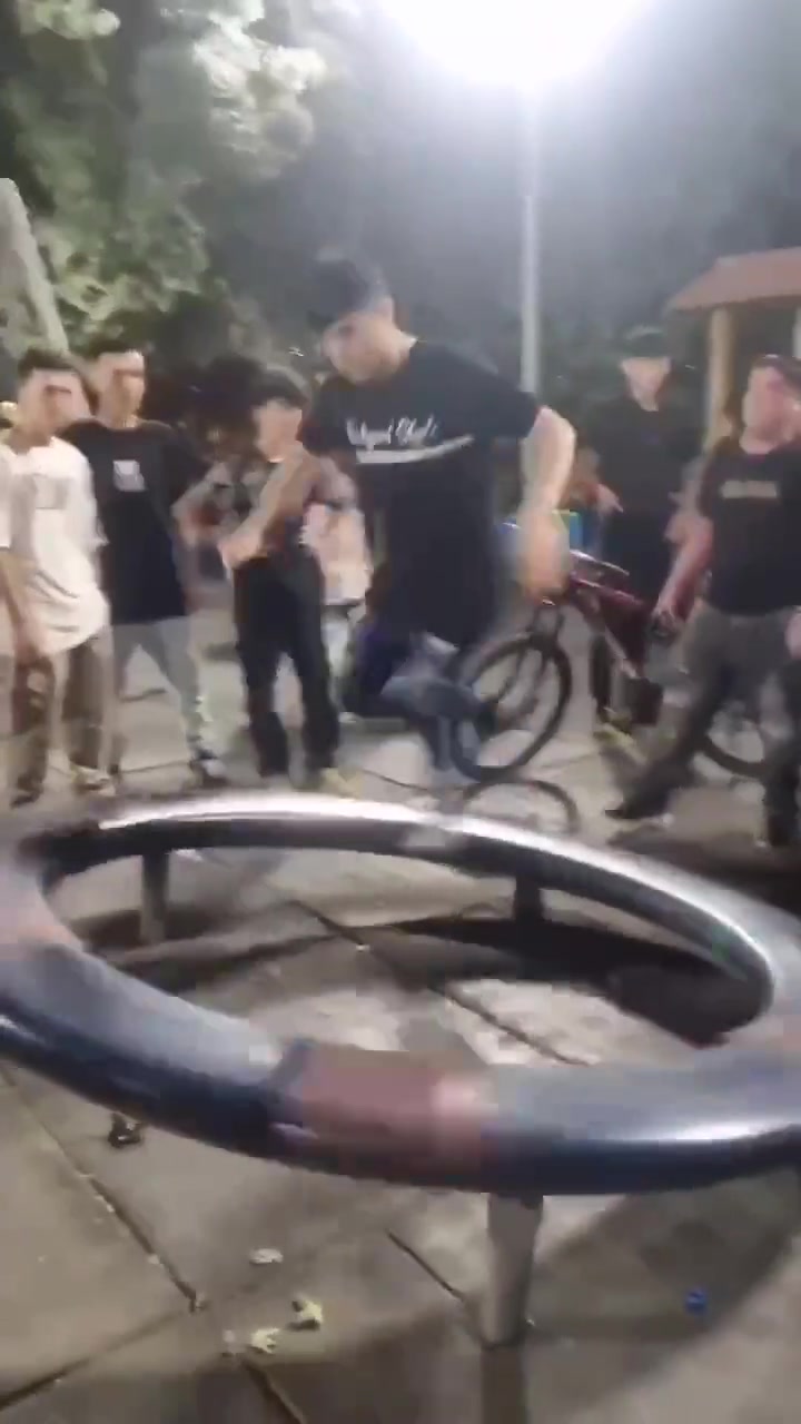 这小子上辈子是陀螺吗