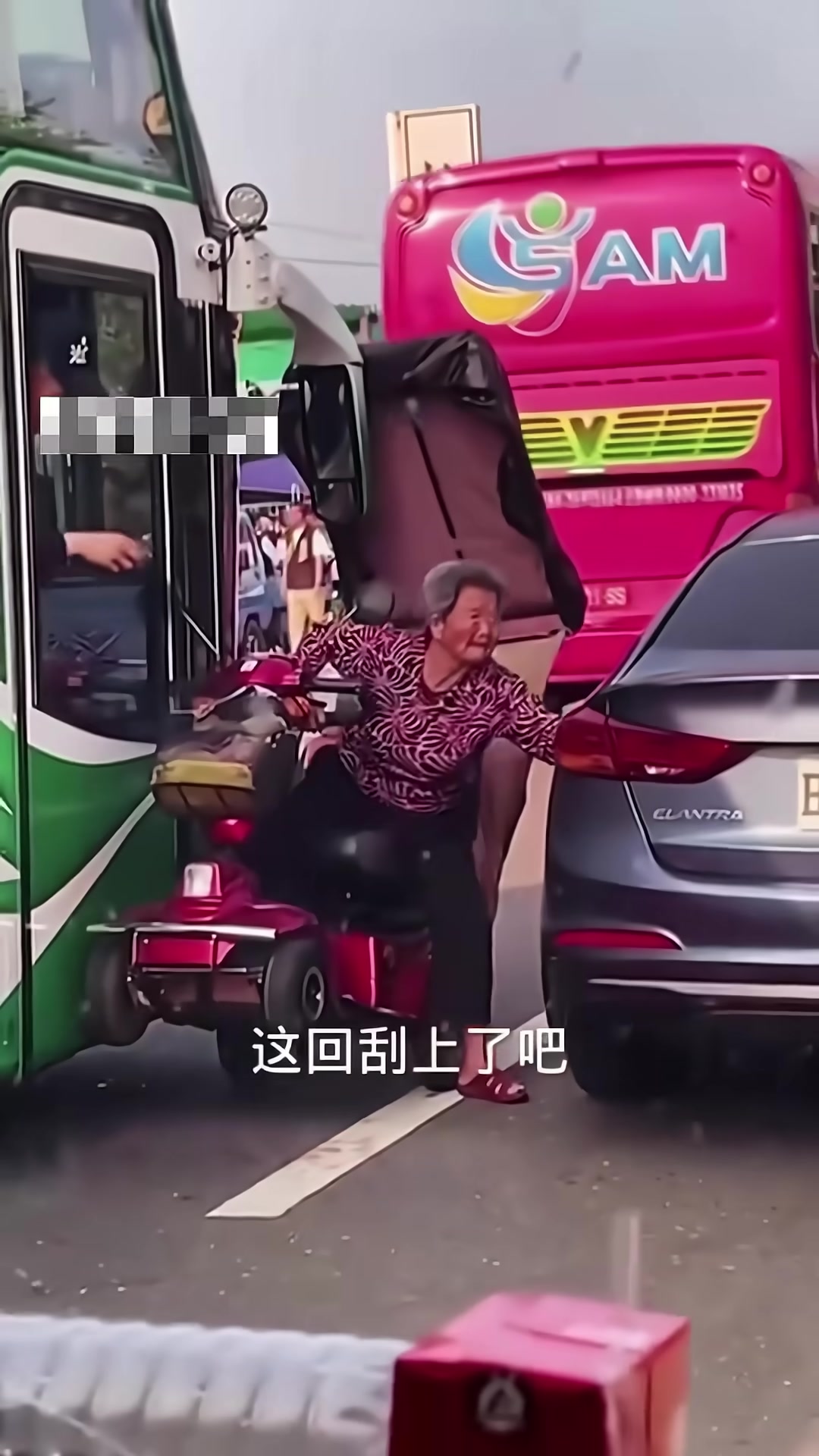 年纪大了还是少骑这东西，又是逆行，又还在中间道的！