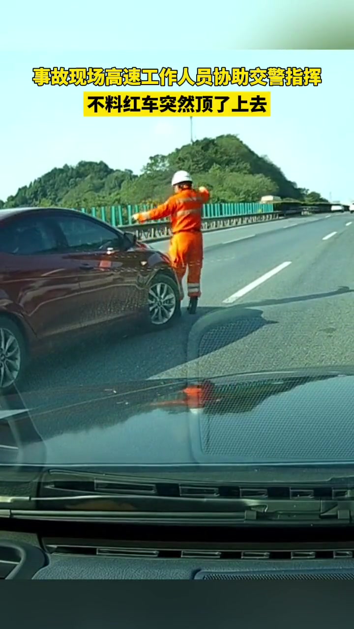 直接顶撞指挥人员！这司机是故意还是不小心的